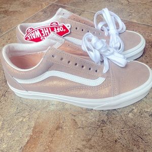 Brand new in org box never worn, pink sparkly vans. 🌈💕😍🥰😍